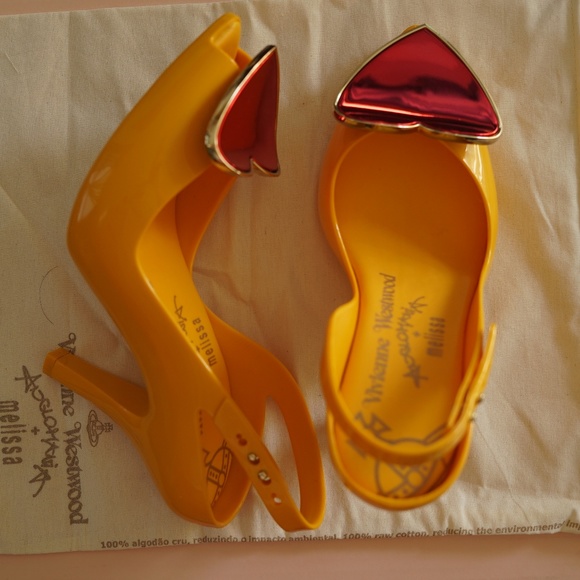 Vivienne Westwood for Melissa Red Heart - Picture 8 of 8