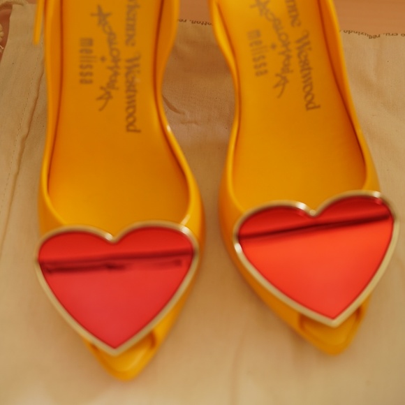 Vivienne Westwood for Melissa Red Heart - Picture 6 of 8