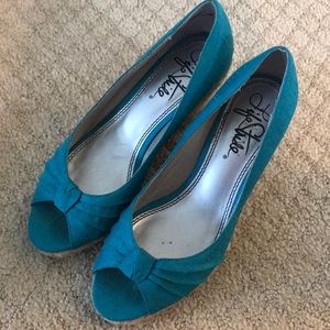 Life stride turquoise shoes