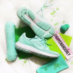 💠NEW💠 Nike Run Skyelux MINT RARE COLOR