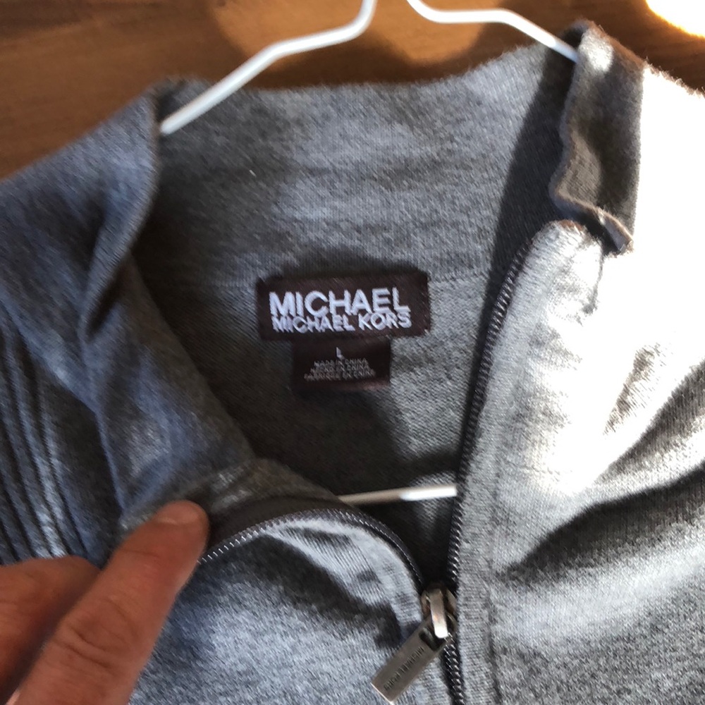 Sweater nice. Micheal Khors