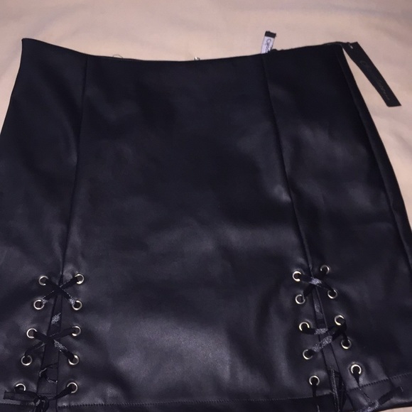 Leather mini skirt - Picture 1 of 3