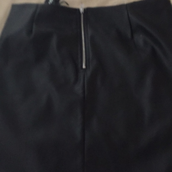 Leather mini skirt - Picture 2 of 3