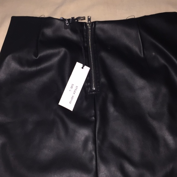 Leather mini skirt - Picture 3 of 3