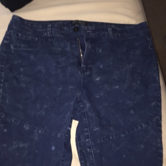 Jeans - Picture 1 of 3