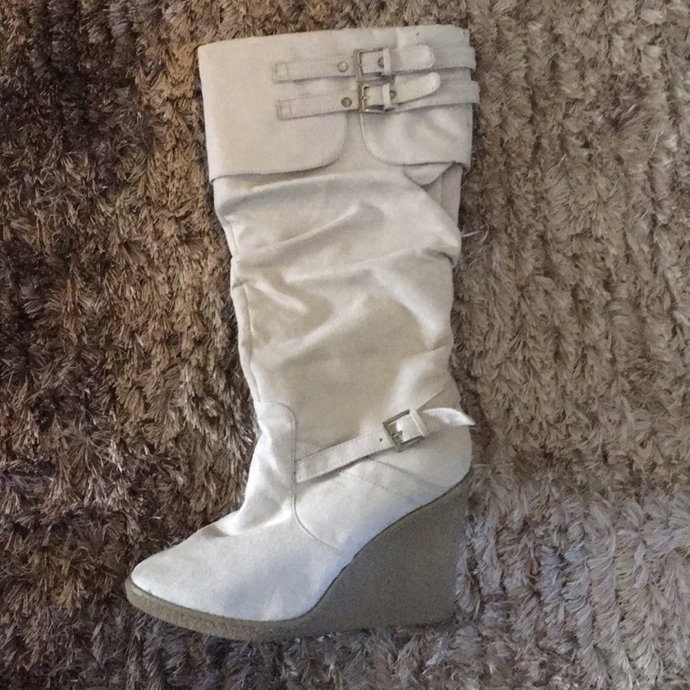 Wedge boots