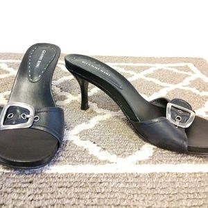 Gianni Bini Black Leather kitten heel