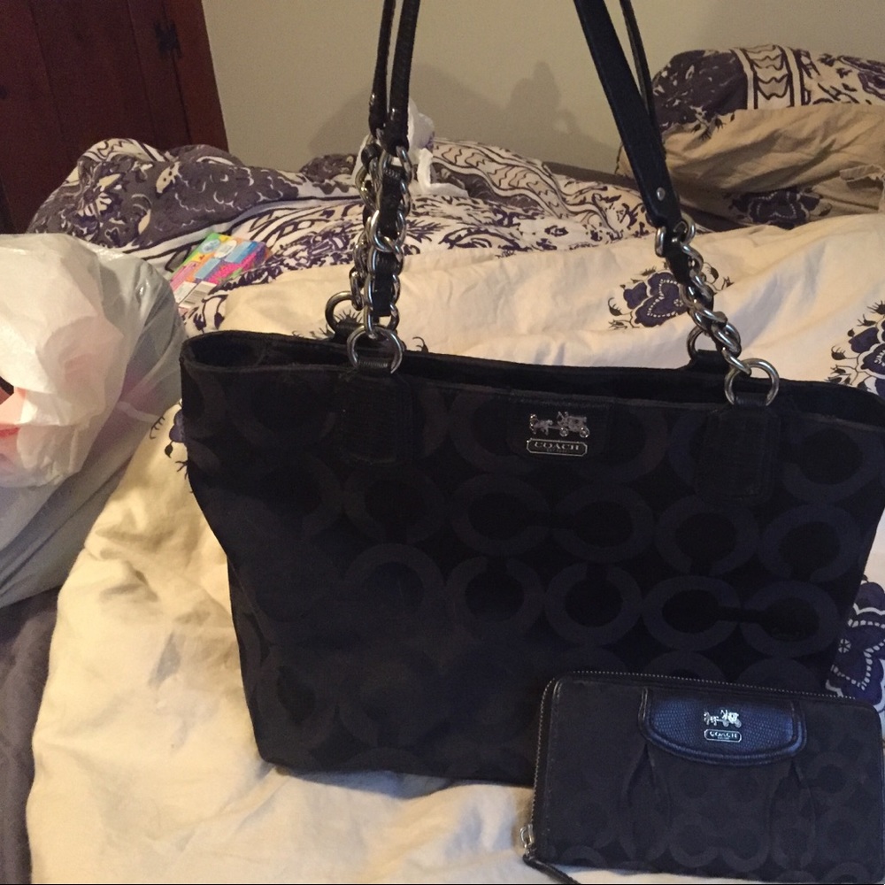 Signature coach set