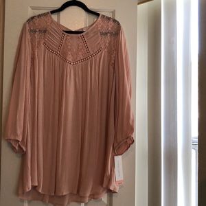 ✨Liz Lange blush pink maternity shirt✨