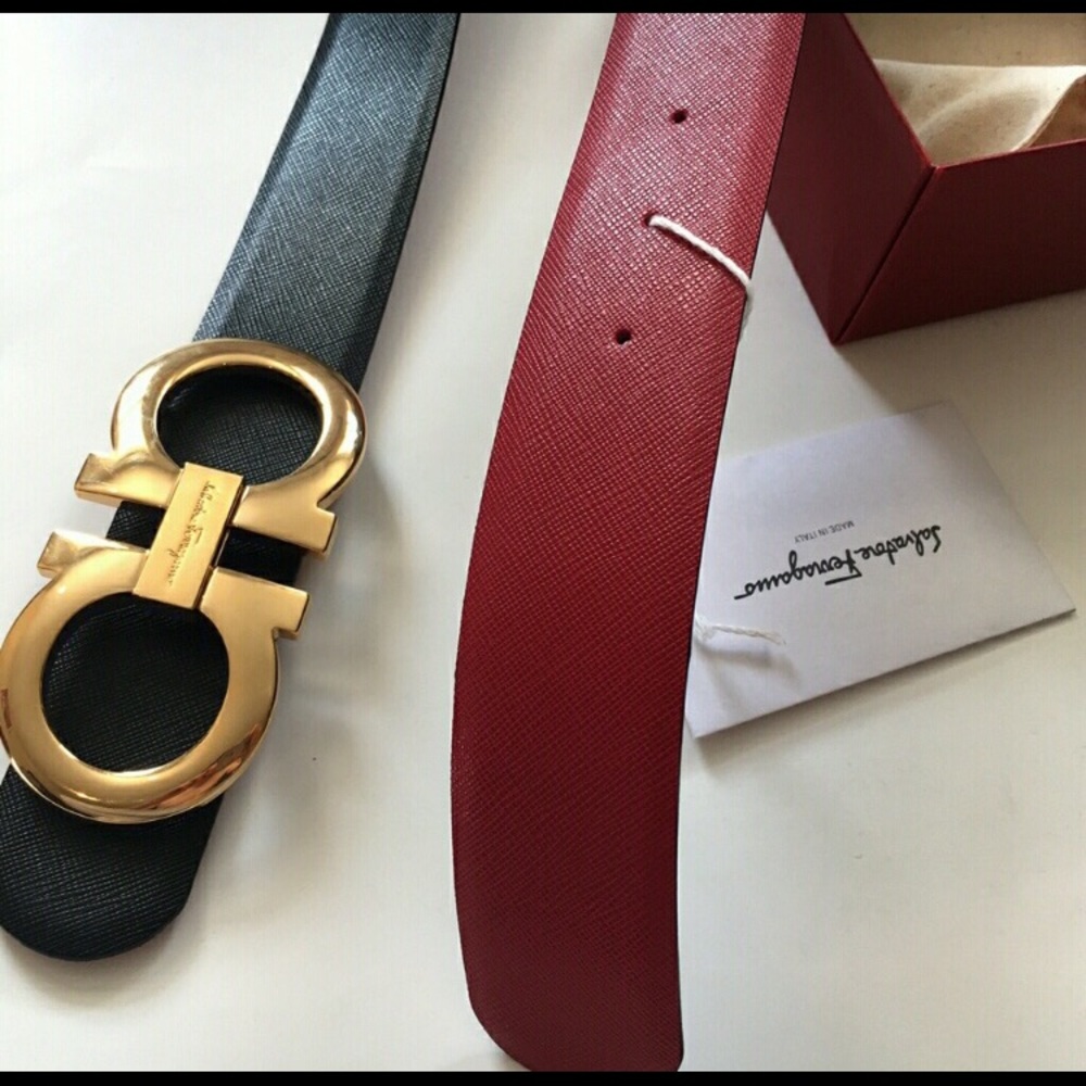 Red/Black Reversible Ferragamo belt  gold buckle🔥