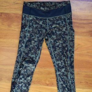 Lululemon tight camo leggings