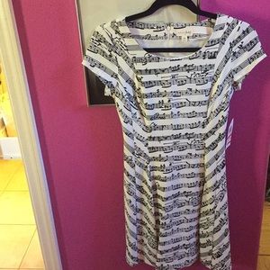 Fitted printed dress.