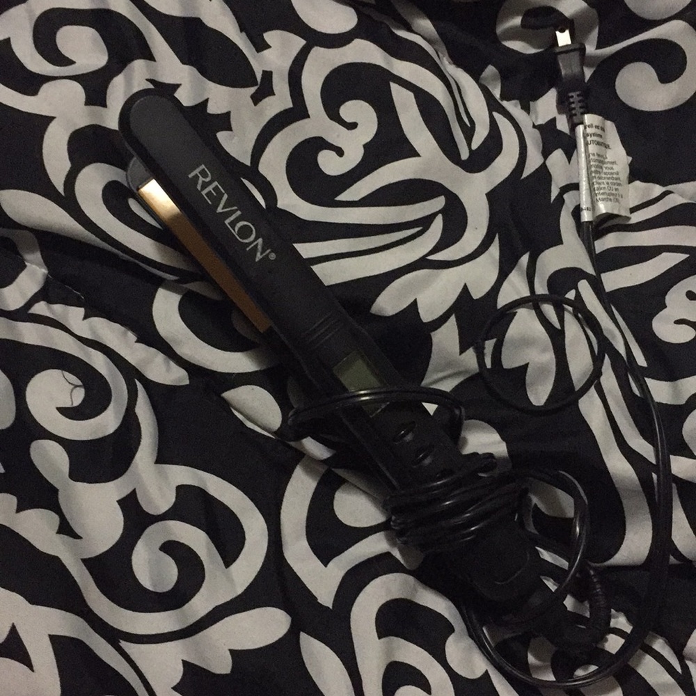 Revlon flat iron ✨