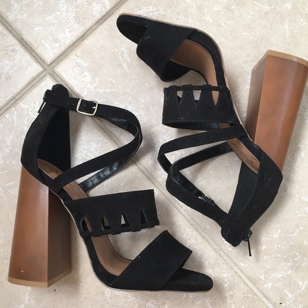 Chunky black heel - NWOT SIZE 7