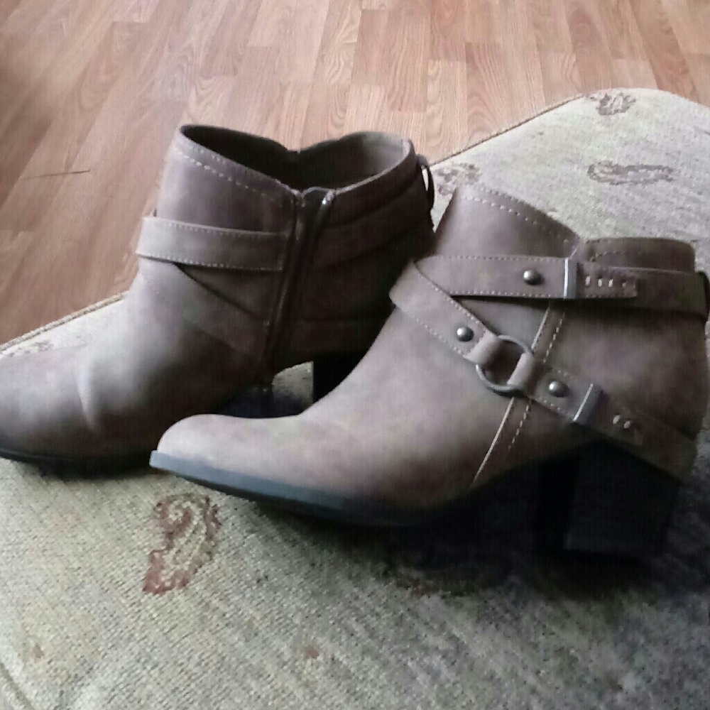 WORN ONCE, Ankle Booties