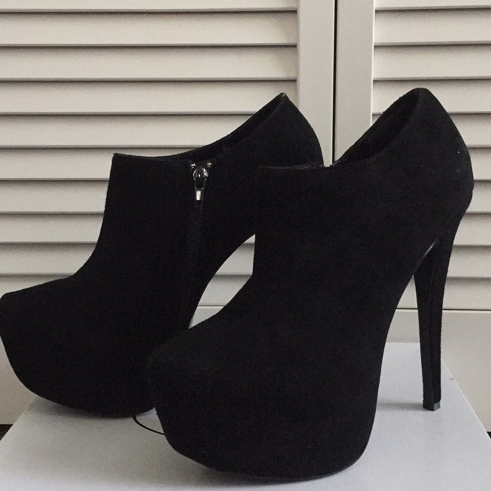 STEVE MADDEN VIPPPER BOOTIES
