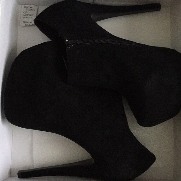 STEVE MADDEN VIPPPER BOOTIES - Picture 3 of 7