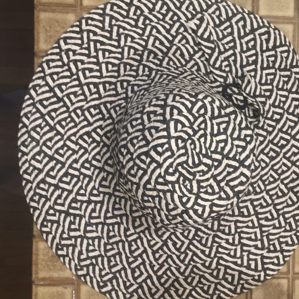 Black and white straw beach hat