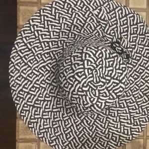 Black and white straw beach hat