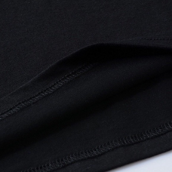 ✿ NWT Lips Printed Casual T Shirt✿ - Picture 3 of 4