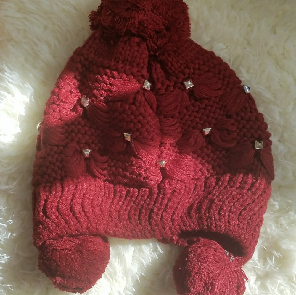 Knitted with stud & pom pom beanie - Picture 2 of 4