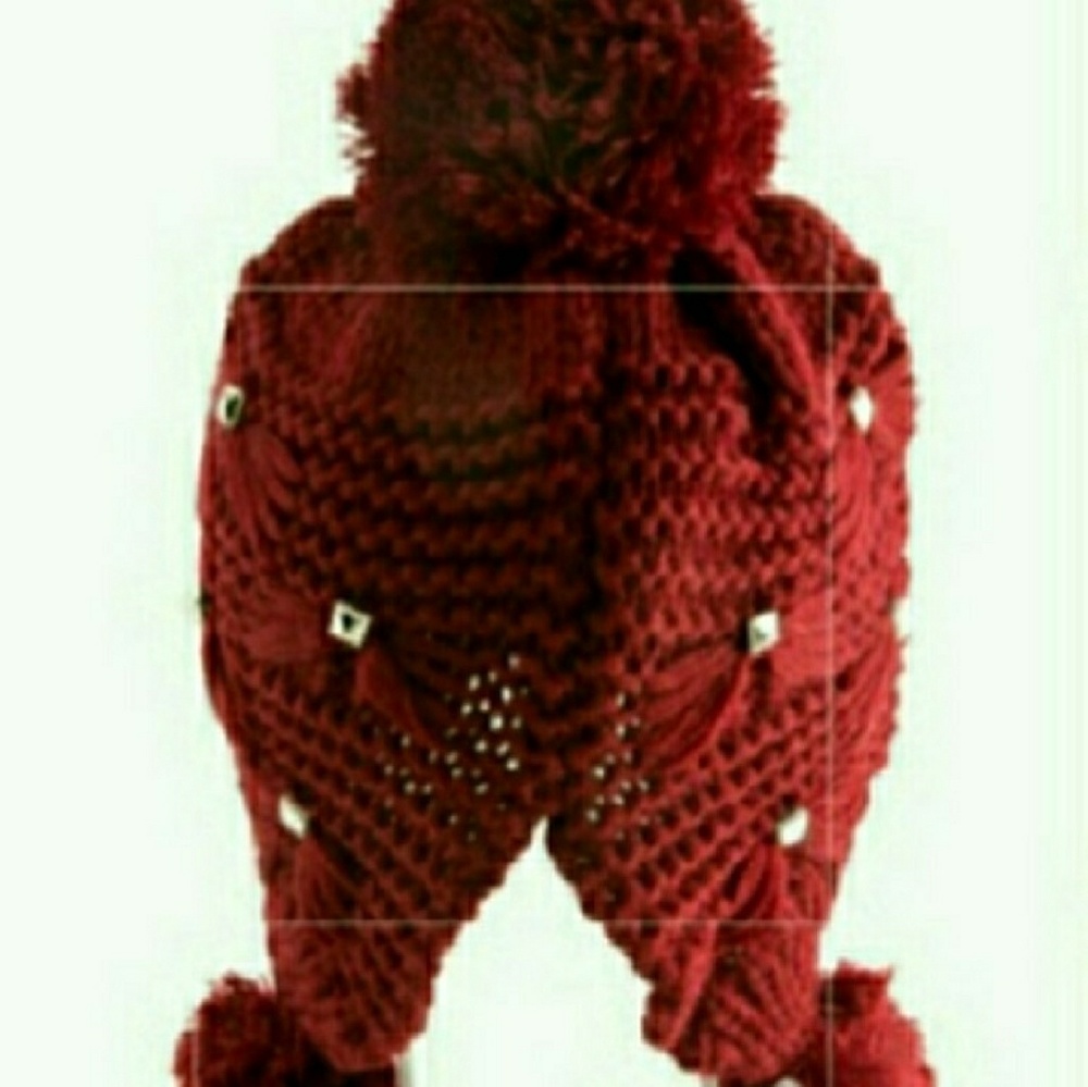Knitted with stud & pom pom beanie - Picture 4 of 4