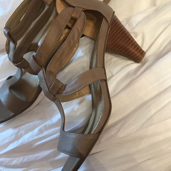 Nude Nine West Heels Size 9 - Picture 2 of 5