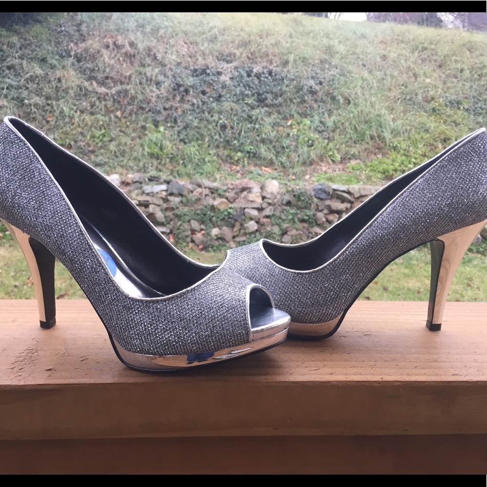 Nine West Silver heels! Never worn!