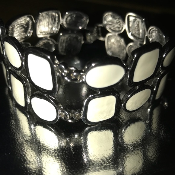 Lia Sophia white/silver link bracelet - Picture 3 of 4