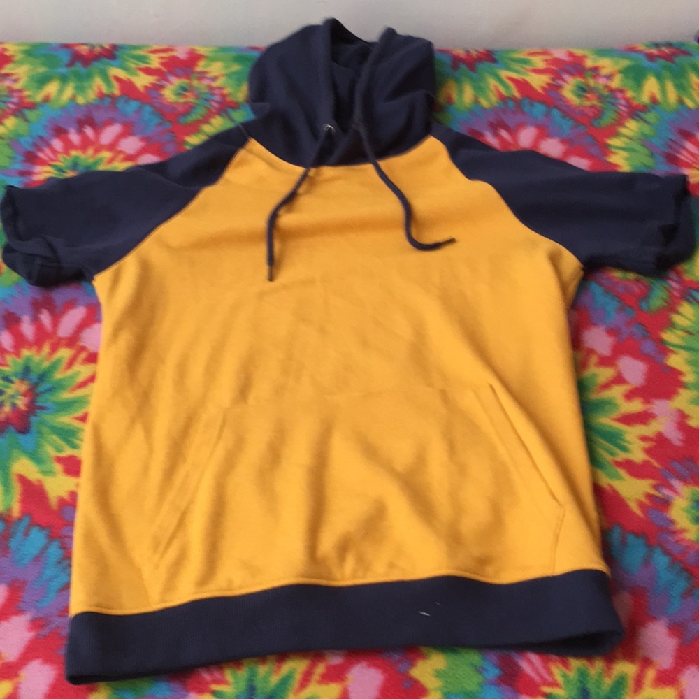Raglan shirtsleeve hoodie