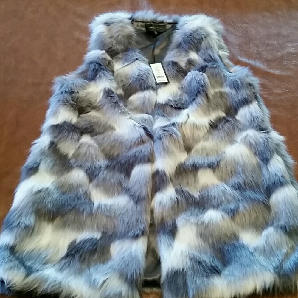 Nwt faux fur vest romeo and Juliet. Msrp $218