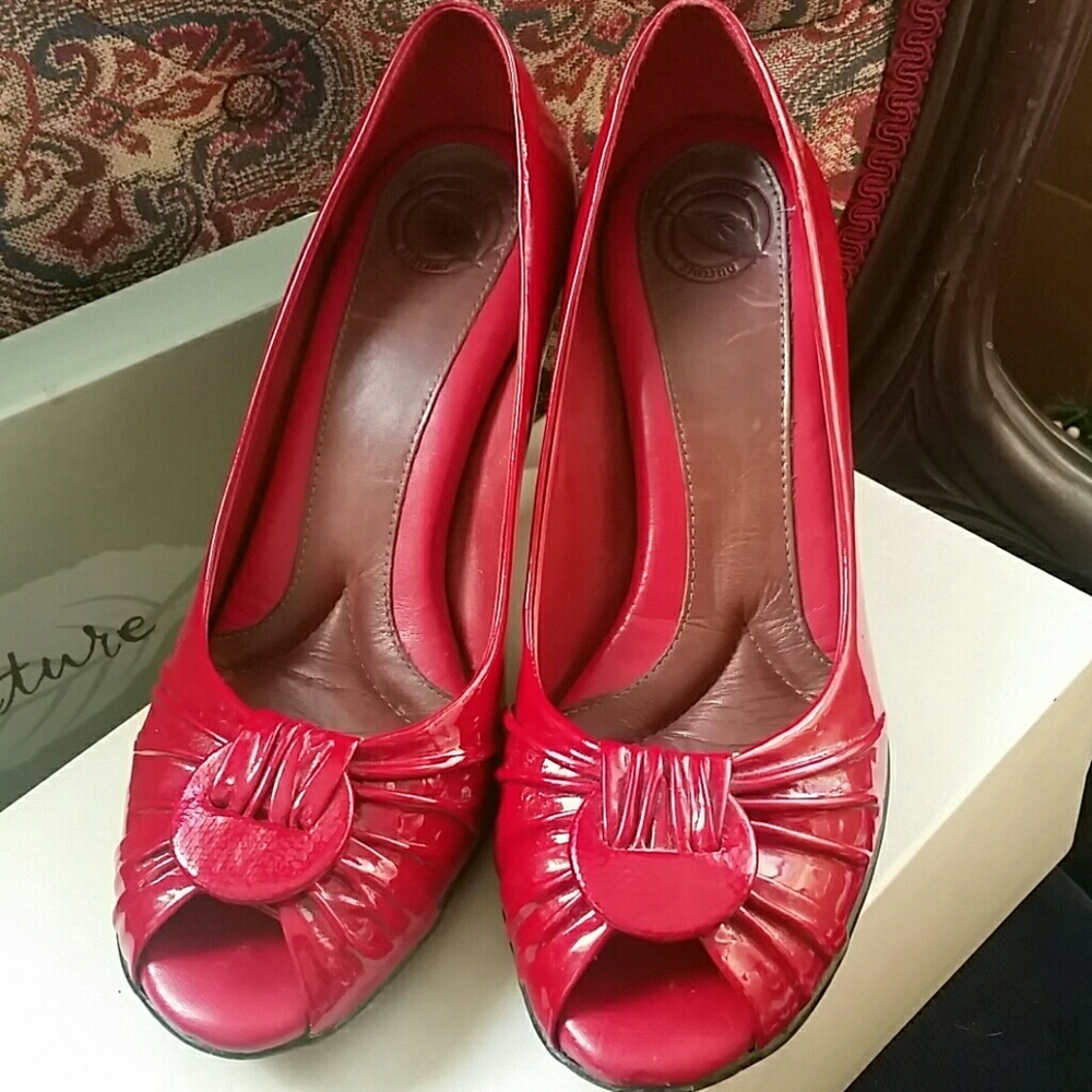 NURTURE Red patent pumps