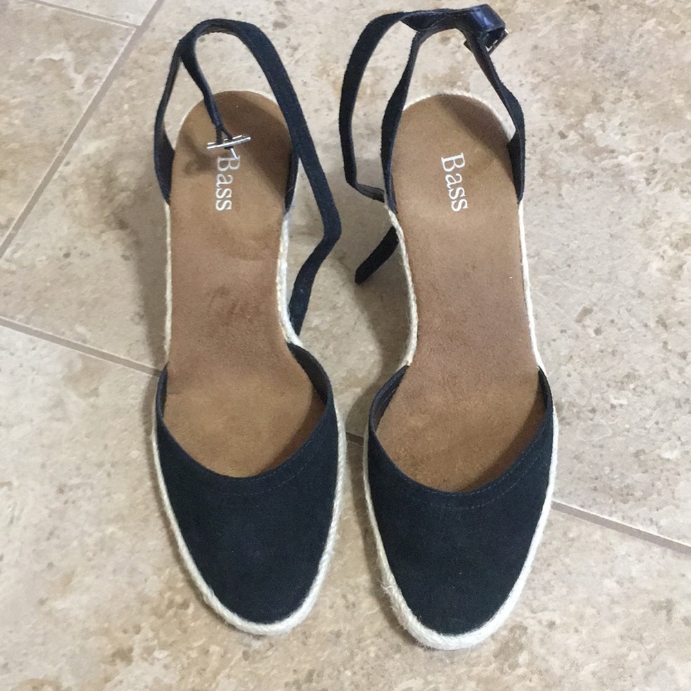 NWOT Bass sandals