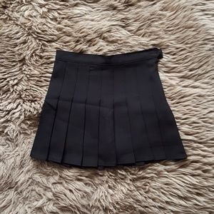 BNWOT BLACK PLEATED TENNIS SKIRT