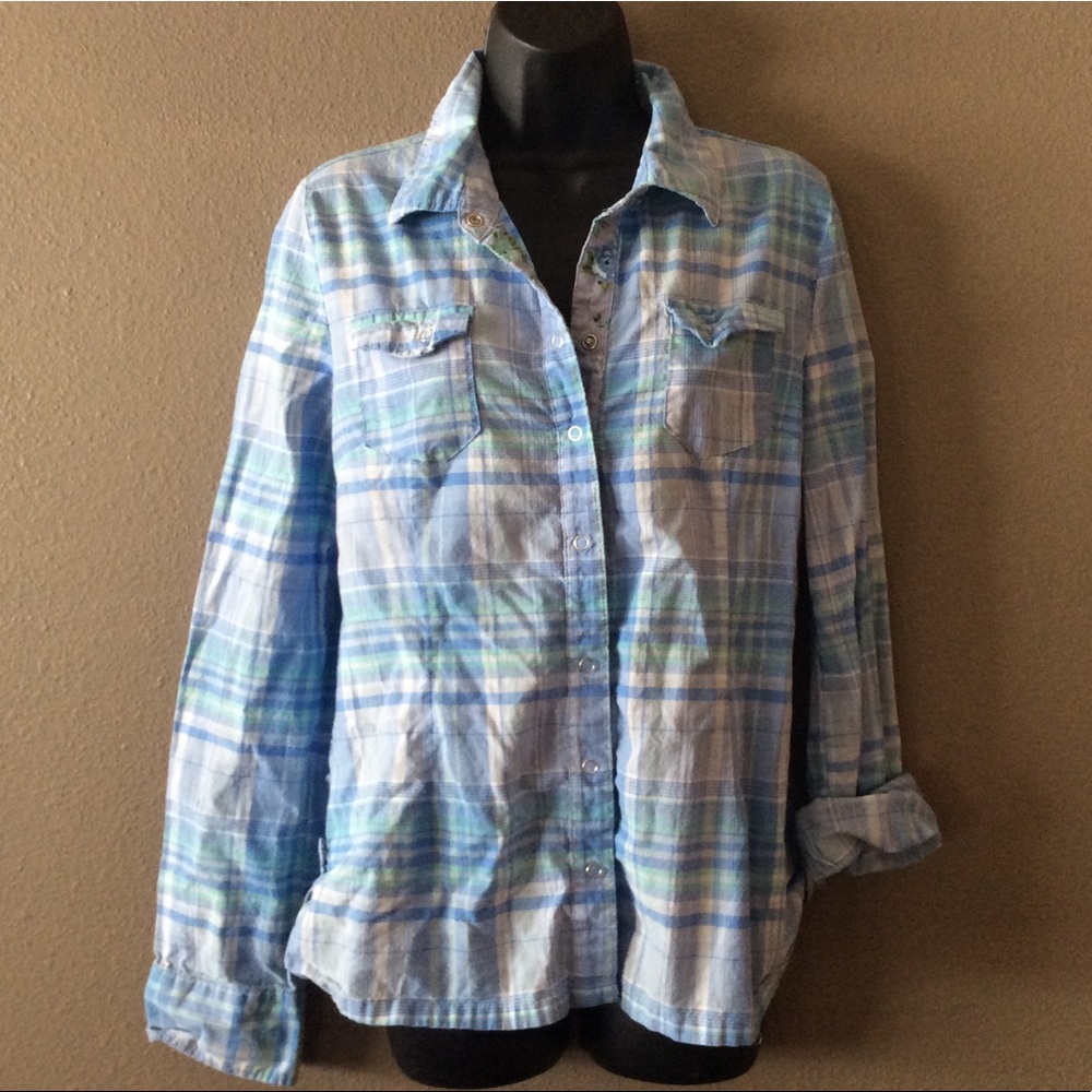 Snap up plaid cute shirt