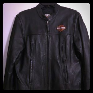 Worn once or twice size 2W Women’s Harley Jacket!