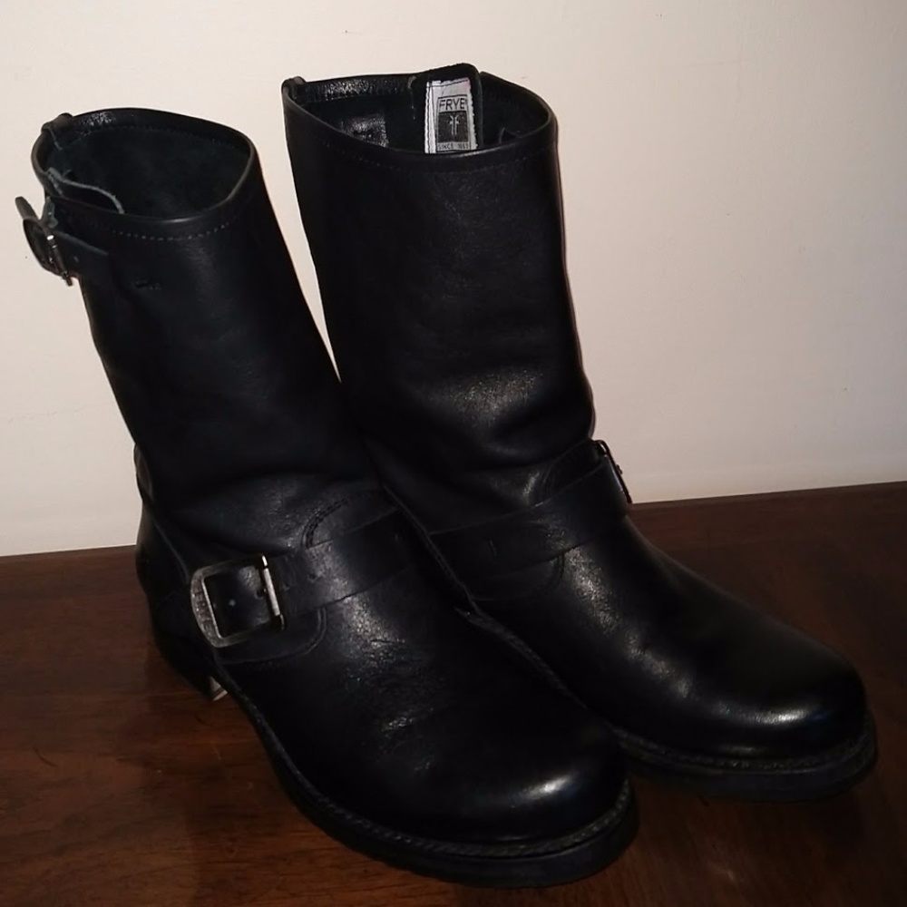 Frye Veronica Short