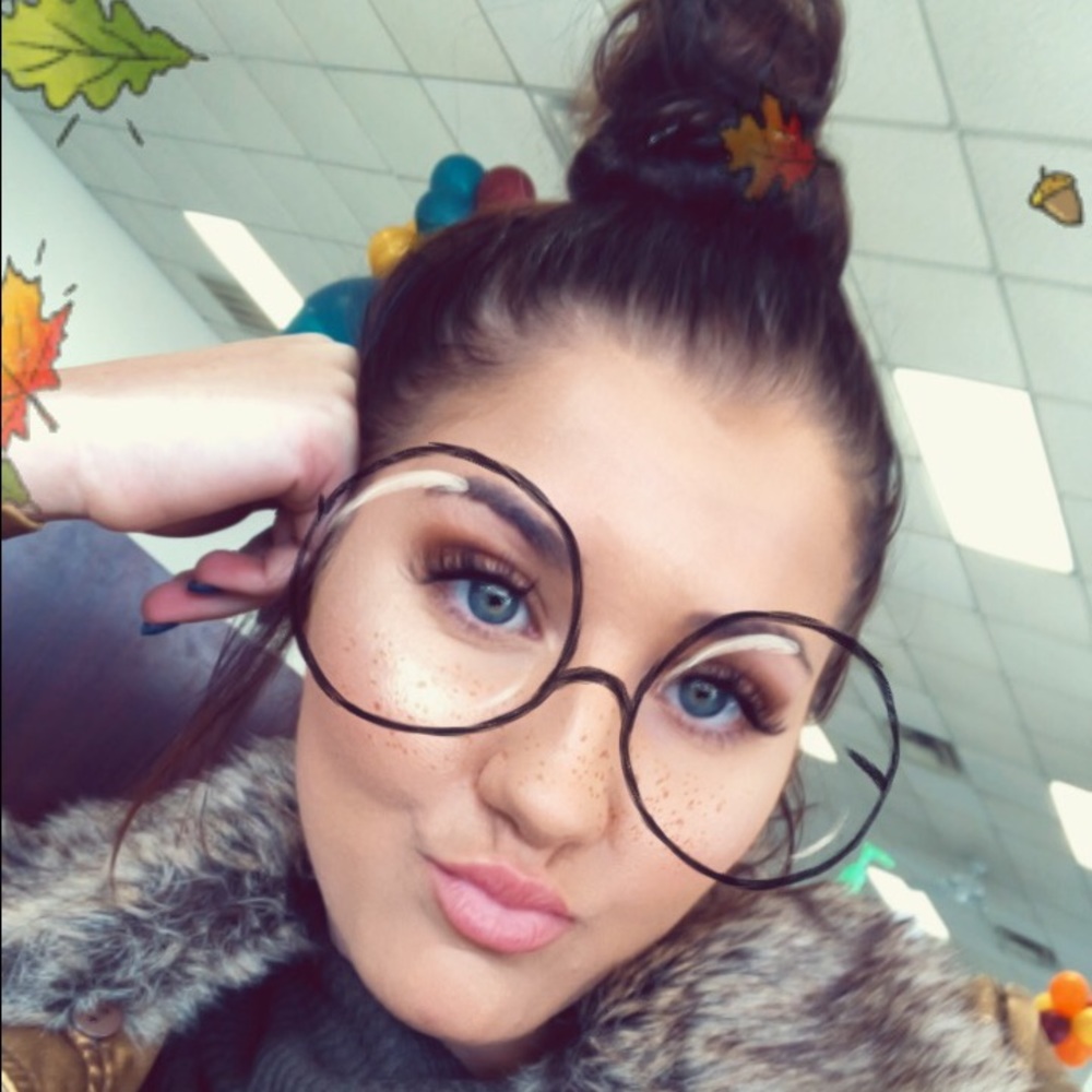 Meet your Posher, Lau
