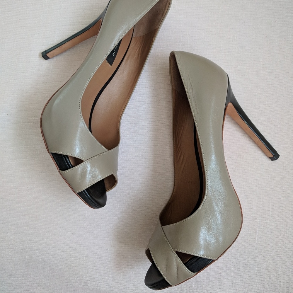 Ann Taylor black and taupe pumps