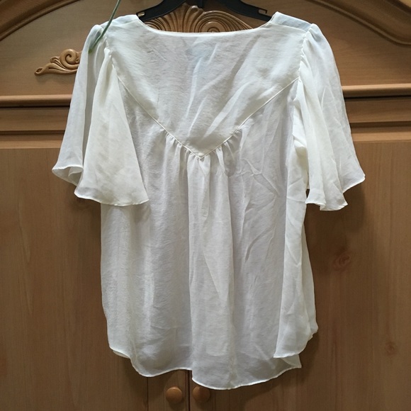 White angelic top - Picture 3 of 4