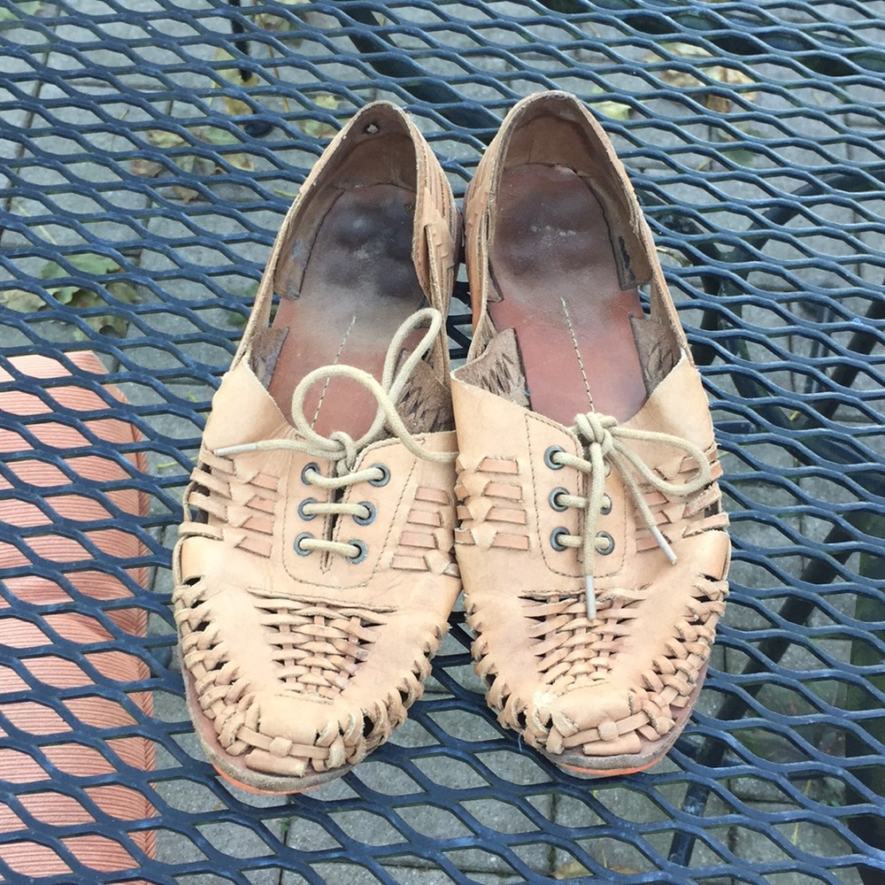 Tan Flats / Slides Woven Size 6 Dolce Vita