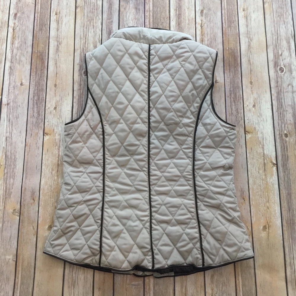 🥳2/$20🥳 Tan & Brown Vegan Leather Quilted Vest - Picture 2 of 4