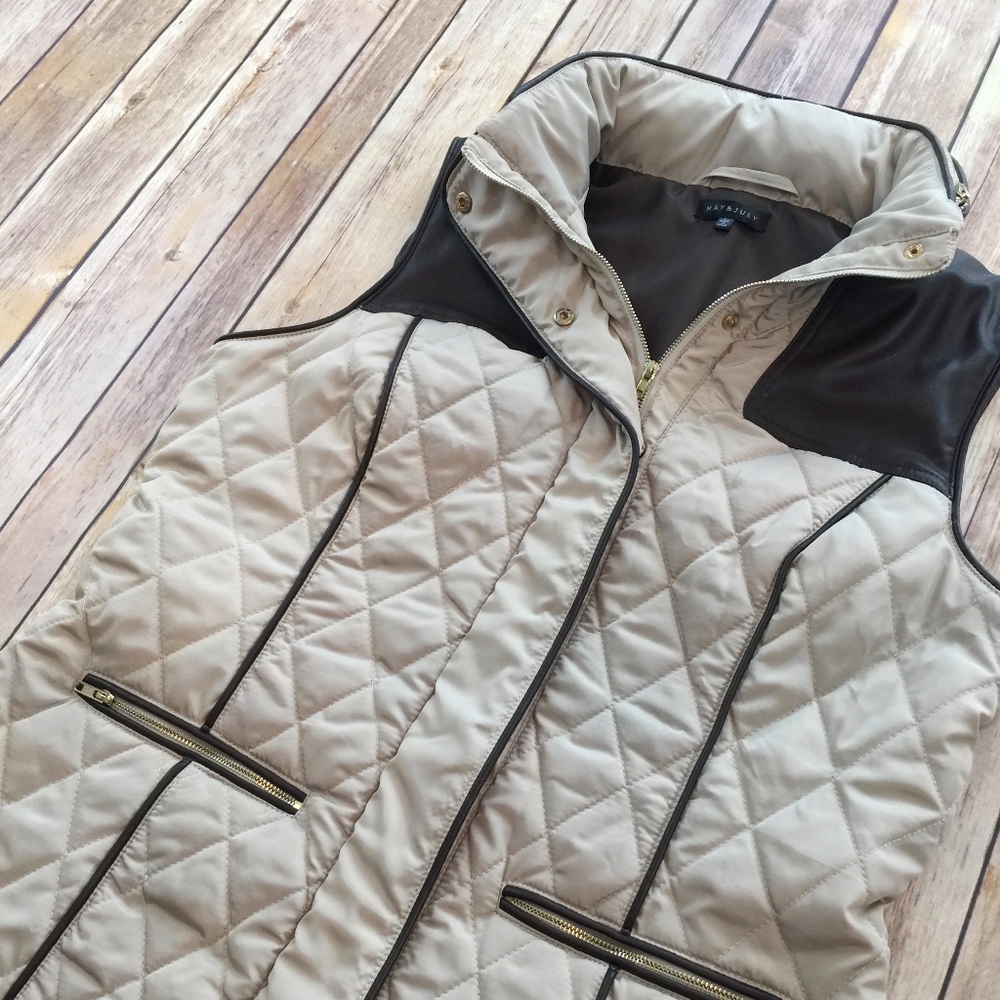 🥳2/$20🥳 Tan & Brown Vegan Leather Quilted Vest - Picture 4 of 4
