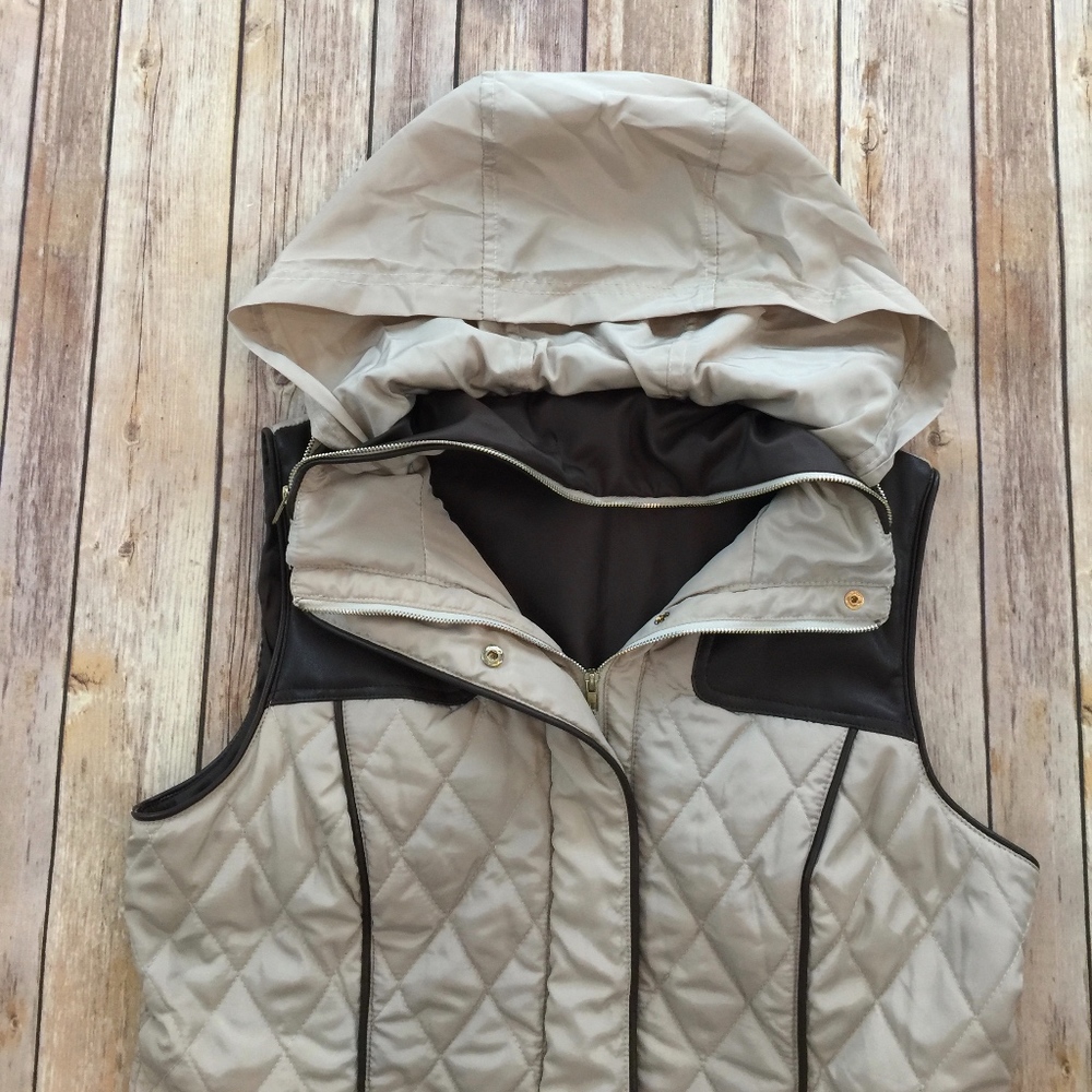 🥳2/$20🥳 Tan & Brown Vegan Leather Quilted Vest - Picture 3 of 4