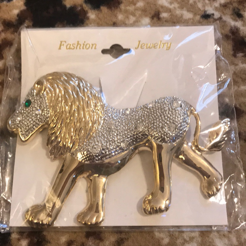 Large Rhinestone Lion Pin. Vintage Gold Plated.