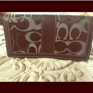 Authentic Coach wallet. GUC