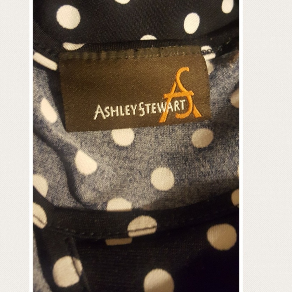 navy blue polka dot jersey knit top with keyhole - Picture 5 of 5