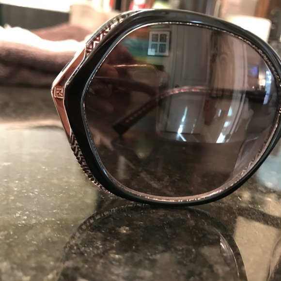 FENDI Black & Silver Sunnies - Picture 5 of 8