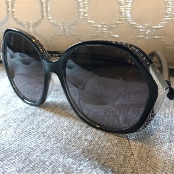 FENDI Black & Silver Sunnies - Picture 6 of 8