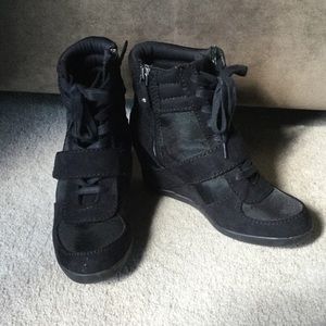 Vera Wang Wedge Sneakers ~ Black